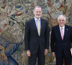 Su Majestad el Rey junto al Presidente del Tribunal Constitucional