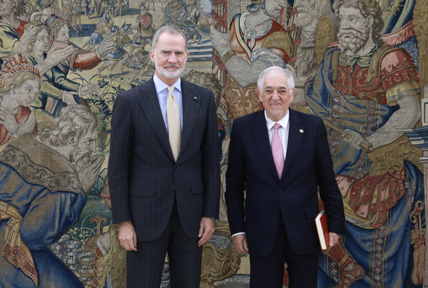 Su Majestad el Rey junto al Presidente del Tribunal Constitucional