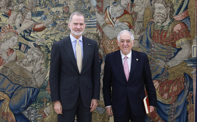Su Majestad el Rey junto al Presidente del Tribunal Constitucional