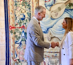 Su Majestad el Rey recibe el saludo de la presidenta de las Illes Balears, Margalida Prohens Rigo