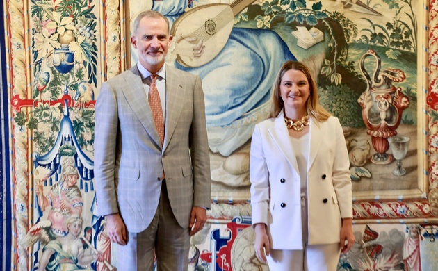 Don Felipe junto a la predsidenta de las Illes Balears, Margalida Prohens Rigo durante la audiencia en el Palacio Real de La Almudaina