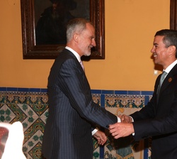 Su Majestad el Rey junto a Santiago Peña, presidente de la República del Paraguay