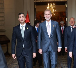 Su Majestad el Rey a su llegada al Museo del Congreso y de la Inquisición de la República del Perú