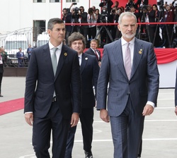 Click para ampliar Su Majestad el Rey con los jefes de Estado y de Gobierno asistentes