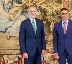 Don Felipe junto albpresidente del Gobierno, Pedro Sánchez, antes del despacho en el Palacio de la Almudaina