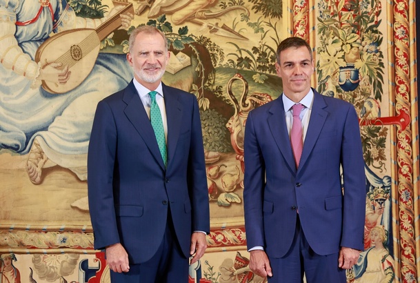 Don Felipe junto albpresidente del Gobierno, Pedro Sánchez, antes del despacho en el Palacio de la Almudaina