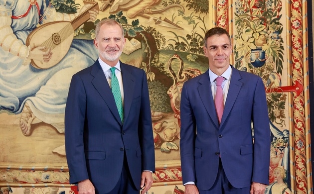 Don Felipe junto albpresidente del Gobierno, Pedro Sánchez, antes del despacho en el Palacio de la Almudaina