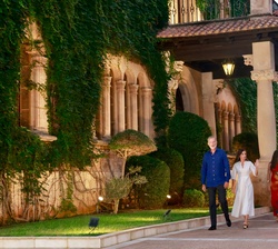 Sus Majestades los Reyes, Sus Altezas Reales la Princesa de Asturias y la Infanta Doña Sofía, y Su Majestad la Reina Doña Sofía salen del Palacio de M