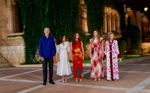 La Familia Real momentos antes del saludo a la representaciónn de la sociedad balear asistente a la recepción