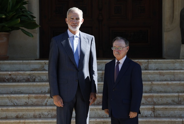 Su Majestad el Rey con el presidente de la Ciudad Autónoma de Ceuta, Juan Jesús Vivas