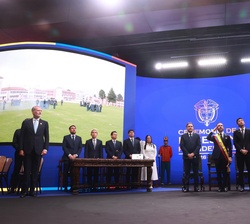 Su Majestad el Rey durante el desarrollo de la ceremonia de posesión presidencial