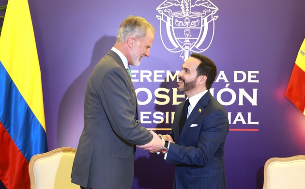 Su Majestad el Rey saluda al Presidente electo de la República de Colombia, Abelardo de la Espriella