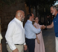 Su Majestad el Rey recibido por el presidente del Parlamento balear, Gabriele le Senne, a su llegada al Palacio Real de La Almudaina para la entrega d