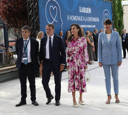 Doña Letizia junto a la Secretaria de Estado de Digitalización e Inteligencia Artificial, María González, el presidente del Grupo Planeta y Atresmedia