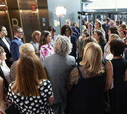 Doña Letizia mantuvo un encuentro con los asistentes al II Homenaje a la Enfermería: jornada “Cuidar la mente es cuidar la vida”