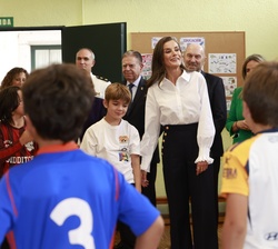Momentos de risas durante la clase de yoga a la que asiste Doña Letizia