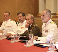 Su Majestad el Rey durante la audiencia militar a una comisión de seguimiento de la conmemoración del centenario del Buque Escuela “Juan Sebasti