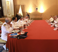 Su Majestad el Rey durante la audiencia militar a una comisión de seguimiento de la conmemoración del centenario del Buque Escuela “Juan Sebasti