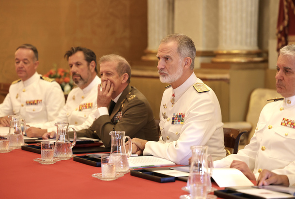 Su Majestad el Rey durante la audiencia militar a una comisión de seguimiento de la conmemoración del centenario del Buque Escuela “Juan Sebasti