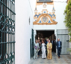 Doña Sofía se dirige al emplazamiento donde iba a tener lugar el concierto