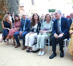 Su Majestad la Reina Doña Sofía ocupa su lugar en la primera fila de asientos