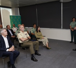 Su Majestad el Rey durante la presentación de la tramitación de una solicitud denuncia