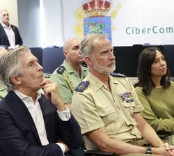 Don Felipe durante una de la presentaciones durante su visita