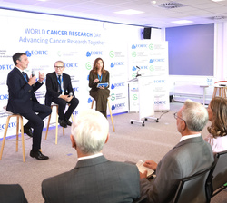 Momento del dialogo entre los presidentes de la EORTC y la AECC "Avanzando juntos en la investigación oncológica".
