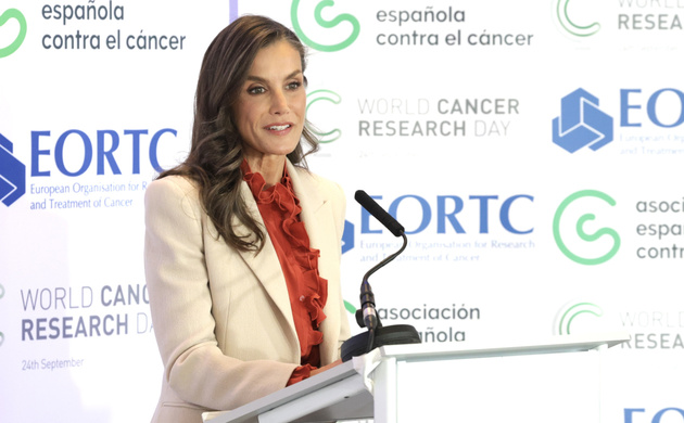 Su Majestad la Reina durante su intervencion en al acto central del Día Mundial de la investigación en cáncer 2026.
