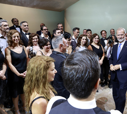 Su Majestad el Rey recibió el saludo del equipo artístico y del reparto de “Manon Lescaut”
