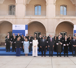 Su Majestad el Rey junto a las autoridades y rectores asistentes a la Apertura del Curso Universitario.
