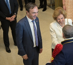 Su Majestad la Reina Doña Sofía durante su encuentro con un grupo de descendientes de españoles procedentes de las Islas Canarias y que hoy se conocen