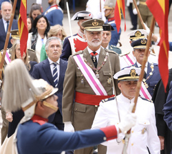 Don Felipe, en el cortejo procesional, dirigiéndose a la basílica del Real Monasterio de El Escorial.