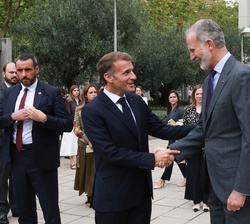 Su Majestad el Rey se despide de Su Excelencia Emmanuel Macron, Presidente de la República Francesa