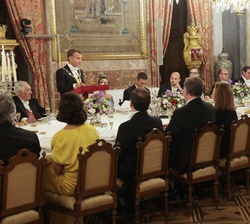 Discurso de Su Excelencia el Presidente de la República Francesa, Emmanuel Macron al inicio de la Cena de Gala ofrecida por Sus Majestades los Reyes