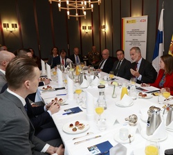 Su Majestad el Rey en el desayuno de trabajo con inversores finlandeses