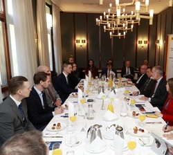 Desayuno de trabajo con inversores finlandeses, con la participación de Don Felipe