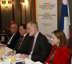 El Rey durante el desayuno de trabajo con inversores finlandeses