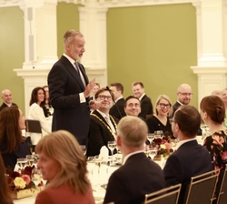 Su Majestad el Rey dirigió unas palabras de agradecimiento en el almuerzo