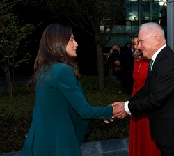 La Reina, recibida por Yolanda Díaz, vicepresidenta segunda del Gobierno y ministra de Trabajo y Economía Social, y Nel González Zapico, presidente de