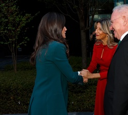 La Reina, recibida por Yolanda Díaz, vicepresidenta segunda del Gobierno y ministra de Trabajo y Economía Social, y Nel González Zapico, presidente de