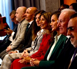 Doña Letizia en la primera fila de asientos del auditorio