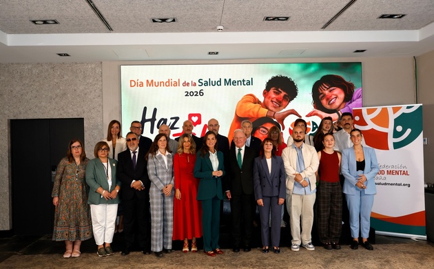 La Reina junto a los participantes en el acto institucional del Día Mundial de la Salud Mental 2026