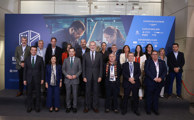 Su Majestad el Rey junto a autoridades y organizadores del Congreso Internacional de Defensa, Seguridad e Industria INDUDEF Córdoba 2026.