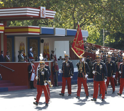 Paso por la tribuna de los componentes de la Academia General Militar durante el desfile terrestre