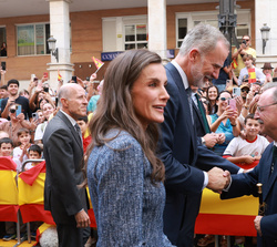 Sus Majestades los Reyes son recibidos por el presidente de la Ciudad Autónoma de Ceuta, Juan Jesús Vivas