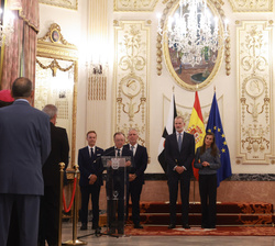 Sus Majestades los Reyes durante la intervención del presidente de Ceuta, Juan Jesús Vivas
