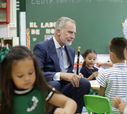 Su Majestad el Rey durante su visita al CEIP Vicente Aleixandre