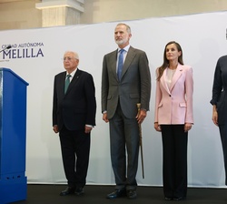 Los Reyes durante la interpretación del himno nacional