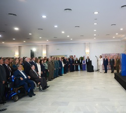 Interpretación del himno nacional al inicio del encuentro con la sociedad melillense
